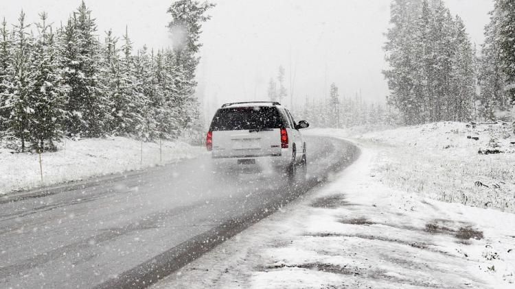 Prudence sur les routes : trois départements en vigilance jaune pour neige et verglas