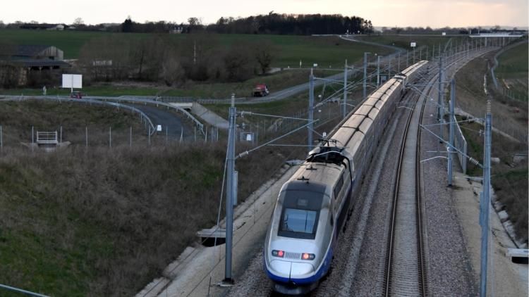Accident tragique à Toulouse : un train heurte un voyageur et perturbe le trafic SNCF