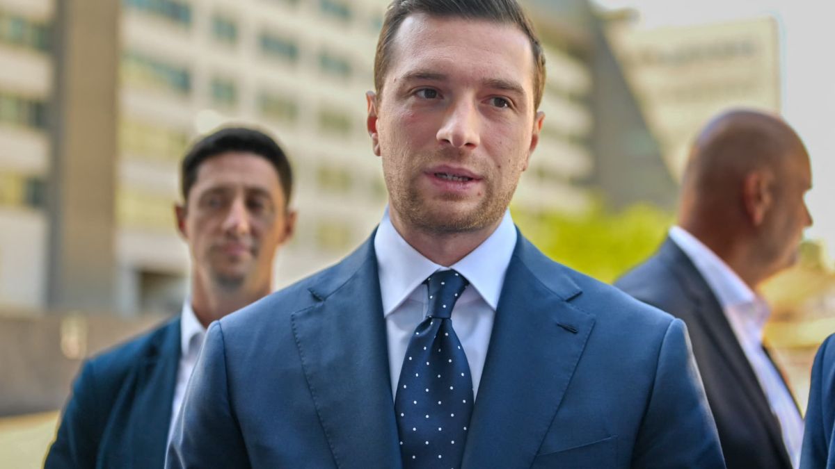 Jordan Bardella face aux défis de la sécurité lors de ses dédicaces