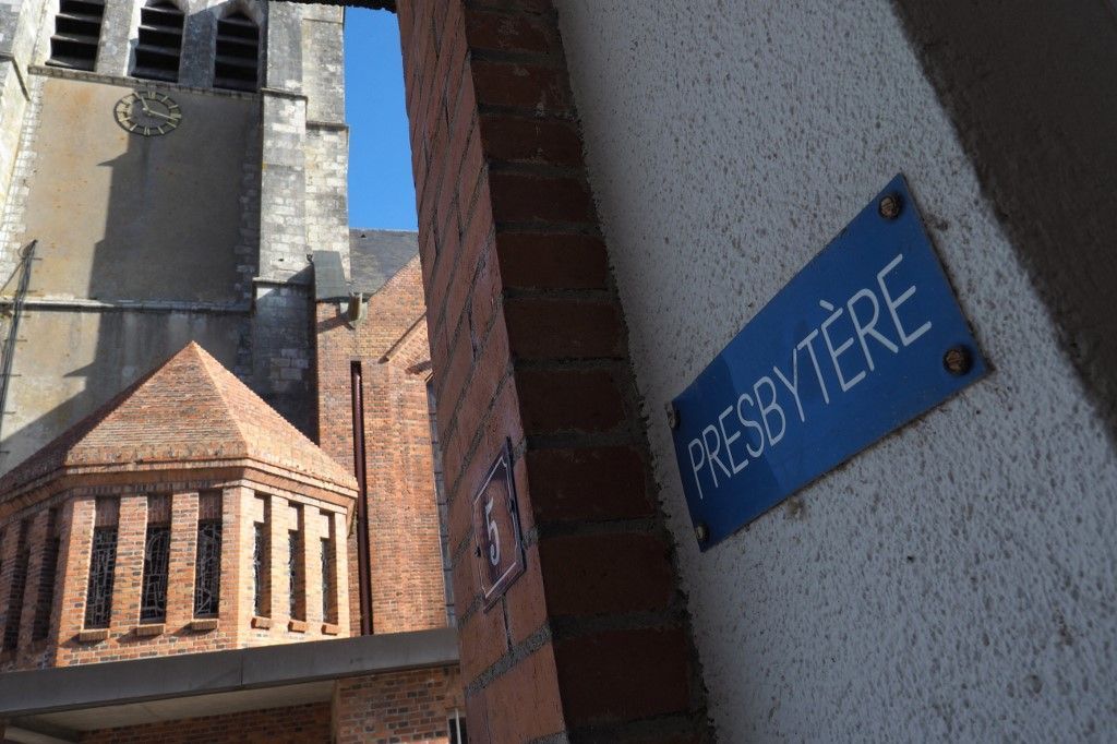 Mobilisation citoyenne à Tresse contre la vente du presbytère