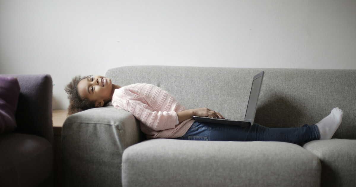 Aménagez votre coin détente avec une étagère pratique