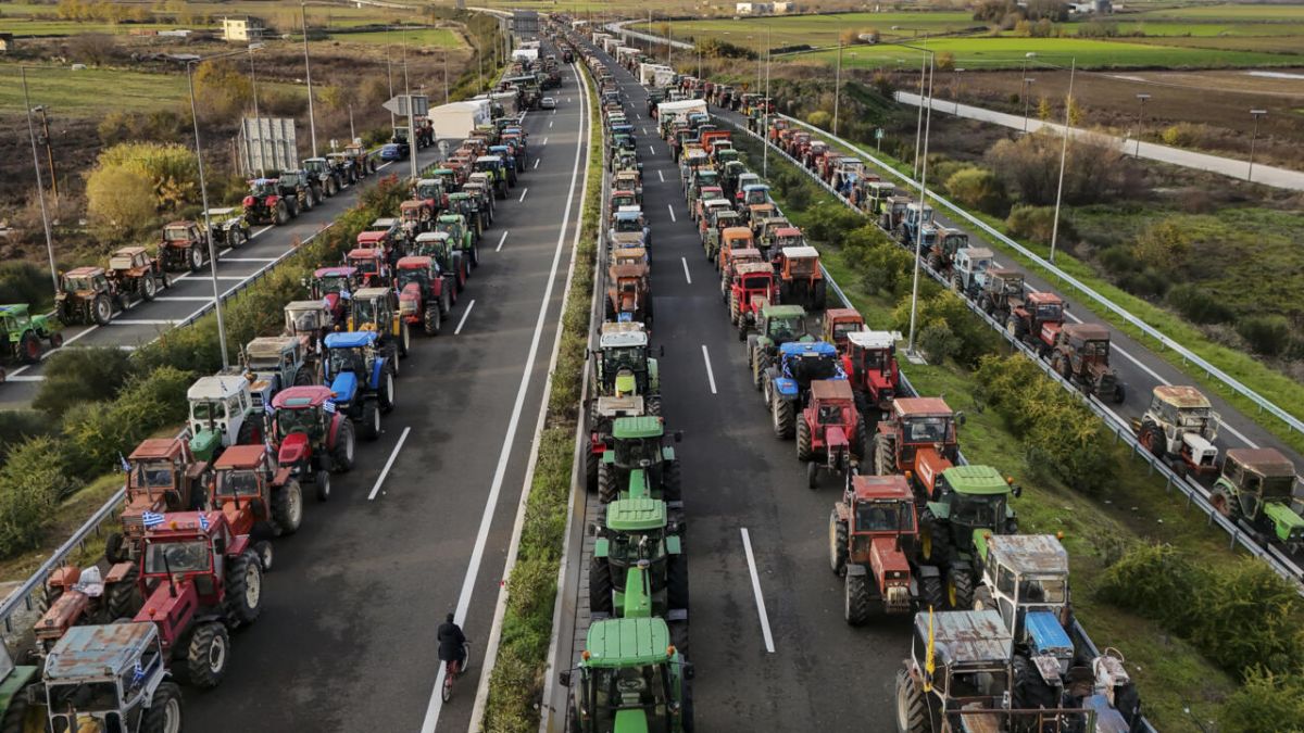 Les agriculteurs grecs intensifient leur combat pour des subventions