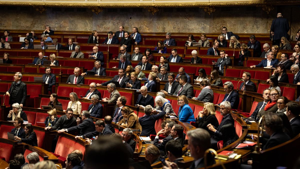Les députés en première ligne : leurs pensions gelées en 2026