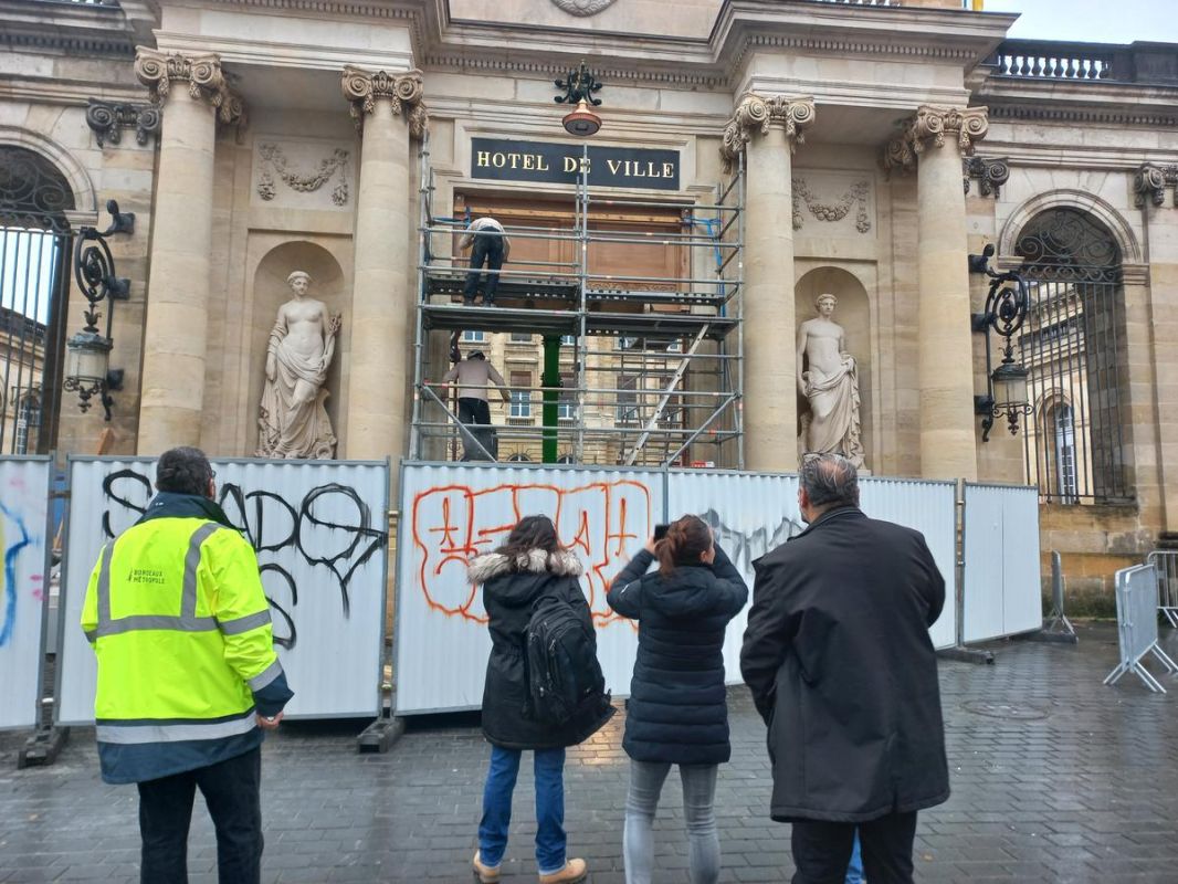 La renaissance de la porte de l'hôtel de ville : entre tradition et modernité