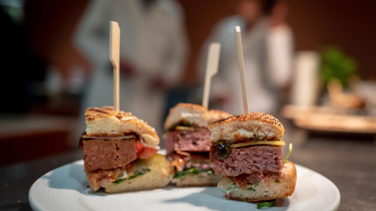 Le débat sur le burger végétarien s'intensifie à Bruxelles