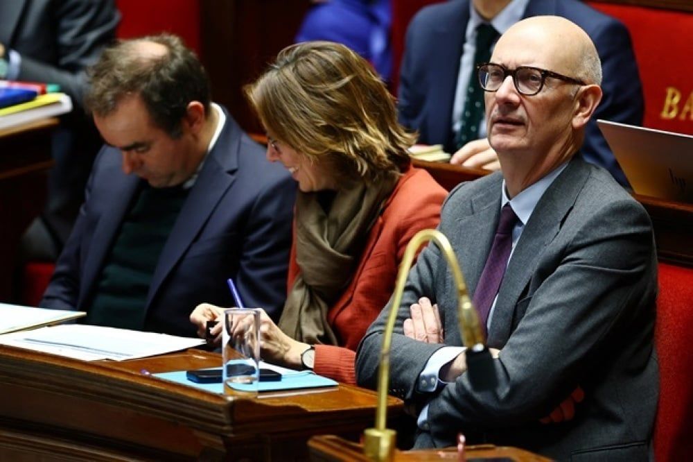 Vers une loi spéciale : enjeux fiscaux et conséquences pour la France