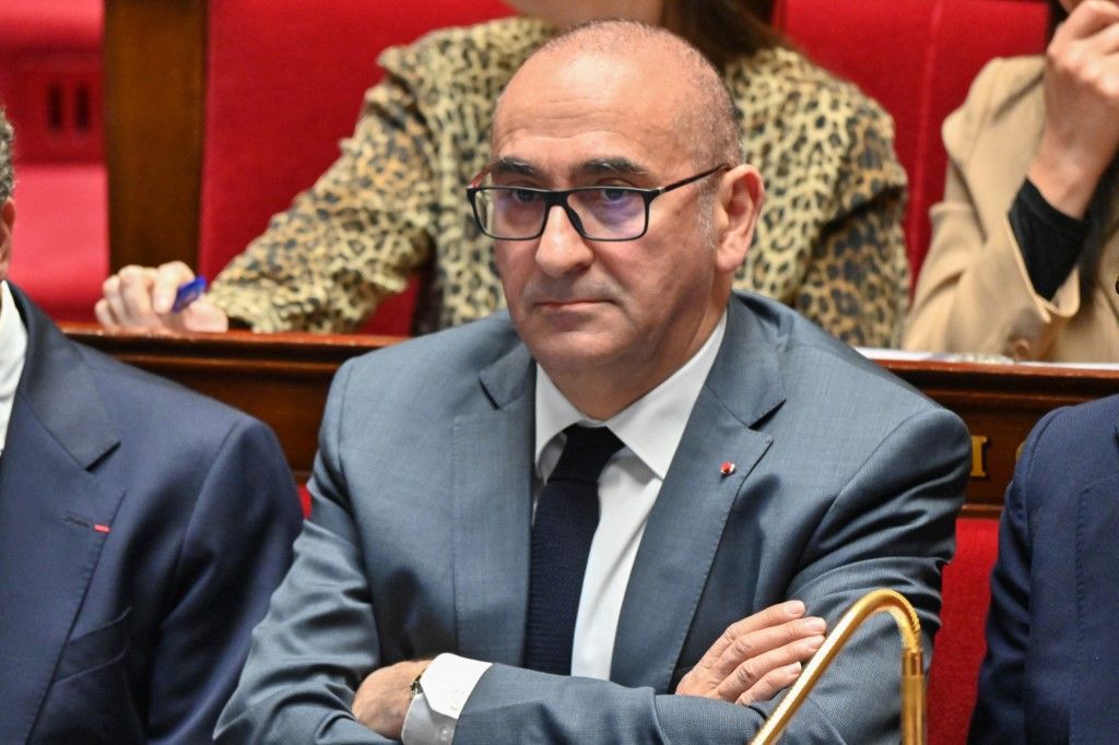 Sécurité renforcée pour les lieux de culte juifs en France après l'attentat en Australie