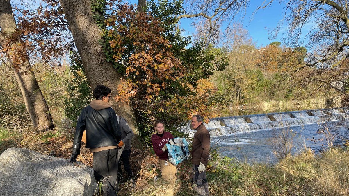 Des étudiants engagés contre la pollution plastique à Carcassonne