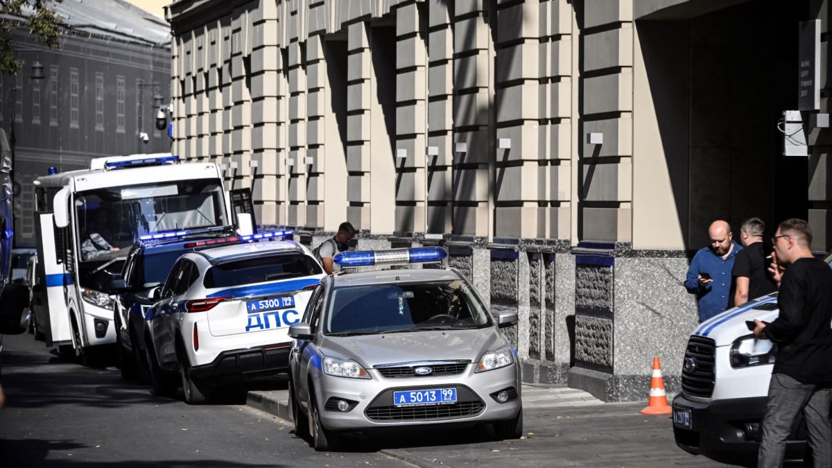 Un drame tragique dans une école près de Moscou : un enfant tué par un élève