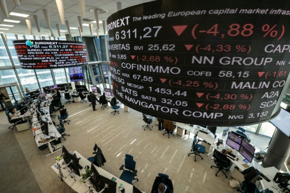 La Bourse de Paris oscille à la baisse, impactée par des données économiques incertaines