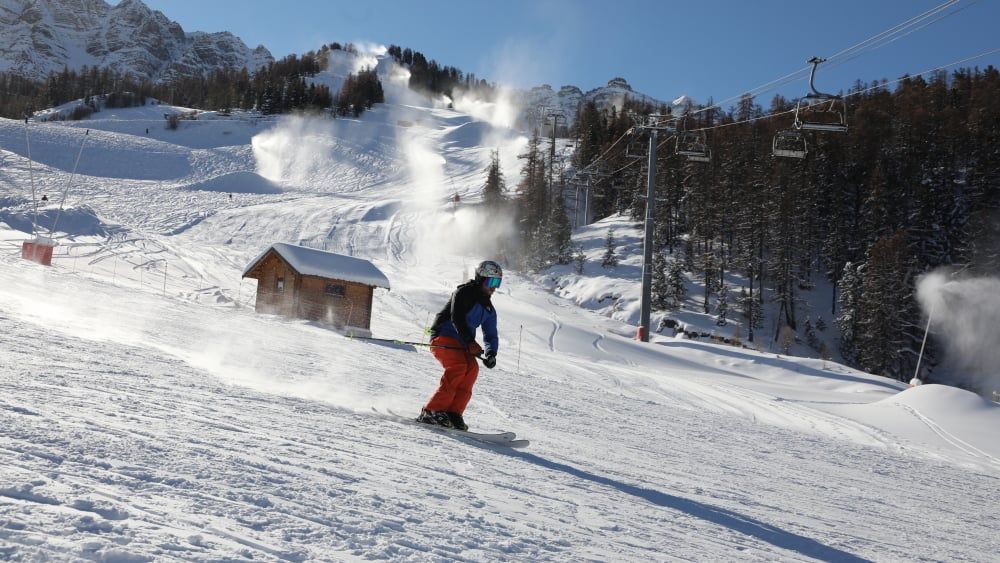 Tragédie sur les pistes : la mystérieuse chute d'une skieuse de 19 ans à Vars
