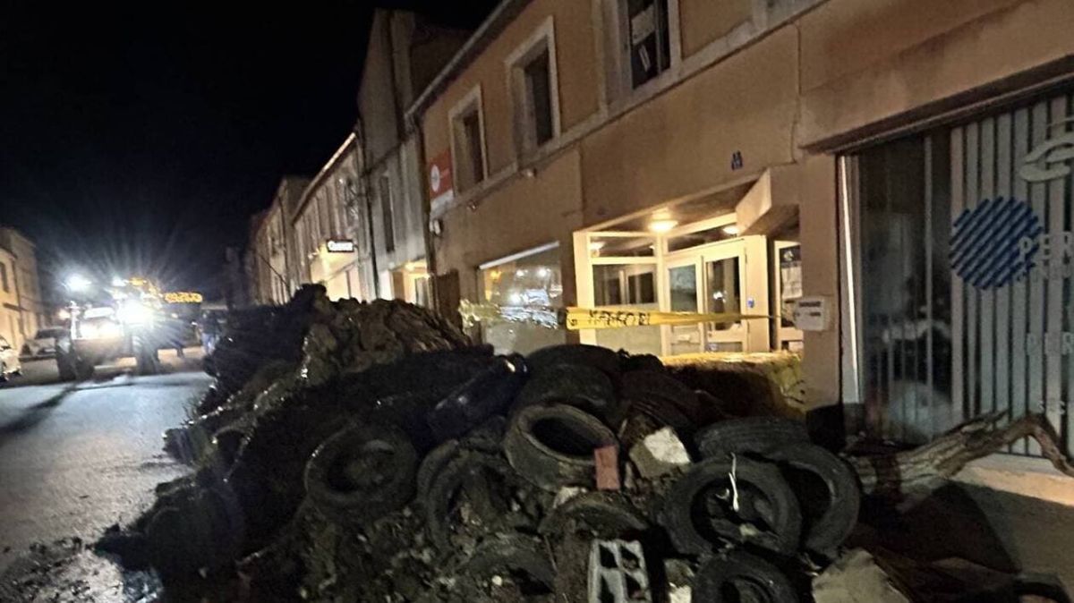 Des agriculteurs en colère : 250 m³ de déchets déversés dans les rues de Bressuire