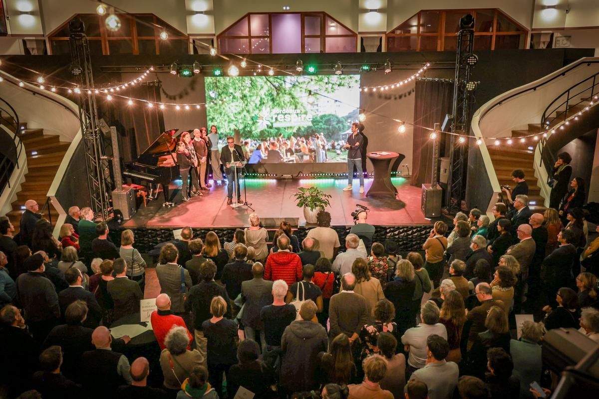 Pierre Hurmic rassemble ses soutiens à Bordeaux en attendant les municipales