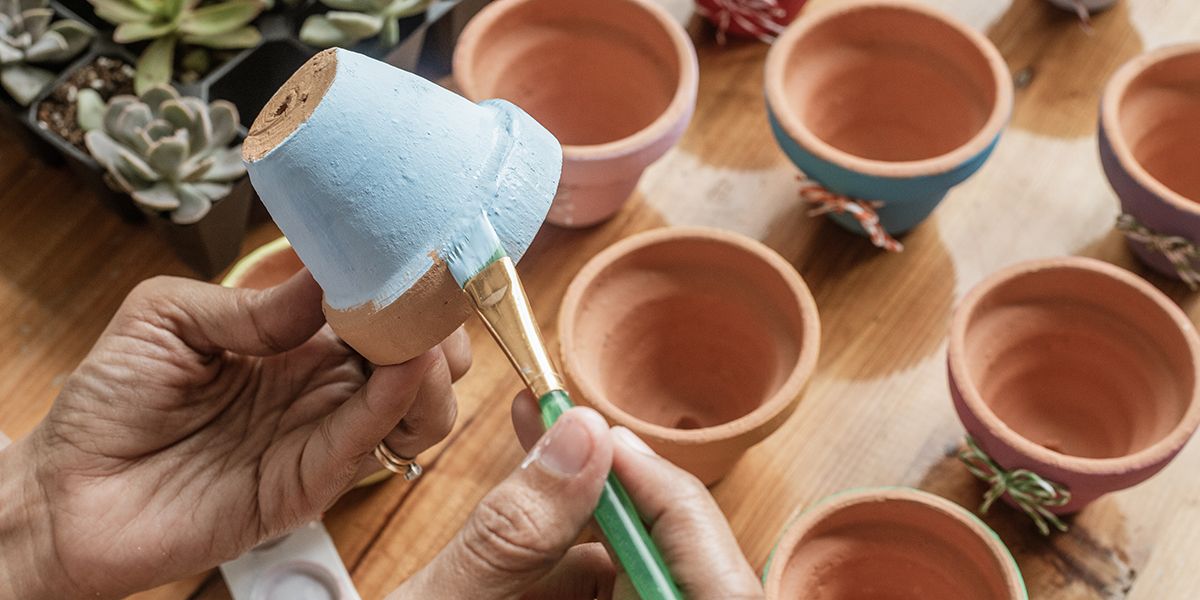 Transformez votre pot en terre cuite : guide pratique pour une déco réussie