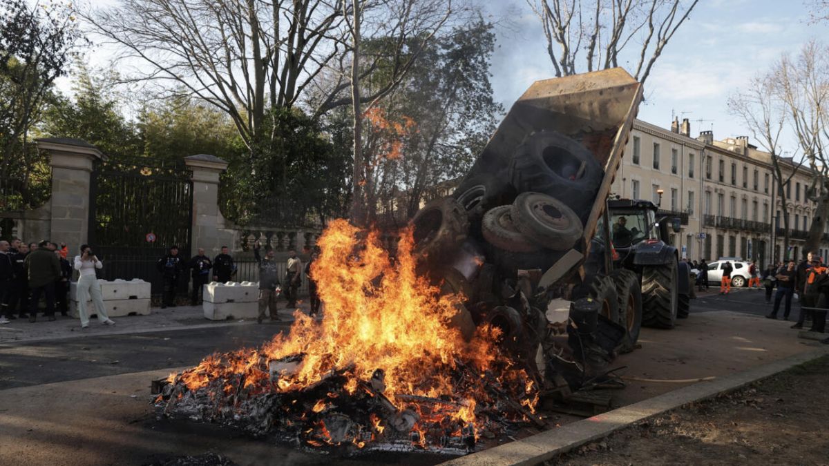 Tensions agricoles : les départs en vacances menacés par la colère des paysans