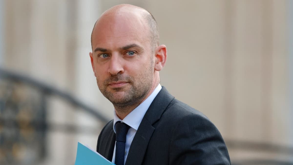 Tensions franco-algériennes : l'Algérie criminalise la colonisation