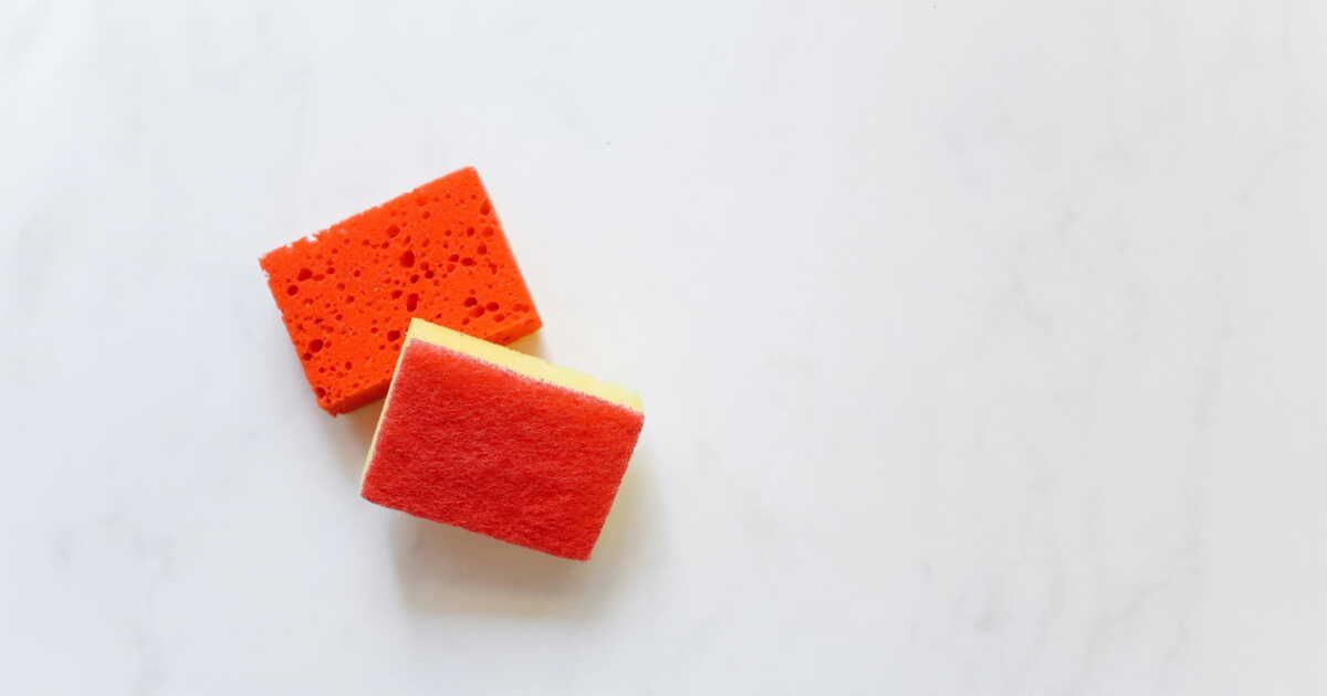Poncez les moindres recoins avec cette astuce éponge astucieuse