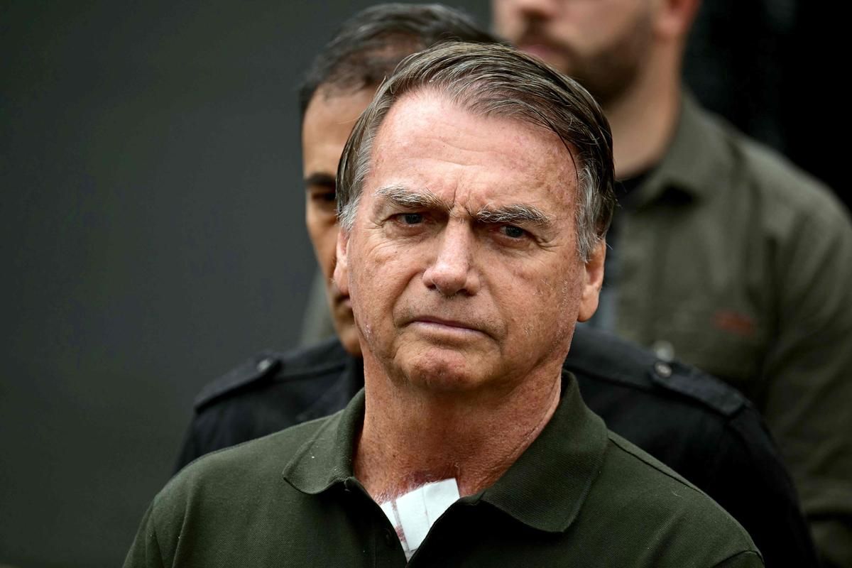 La santé de Jair Bolsonaro : opération pour soulager des hoquets chroniques
