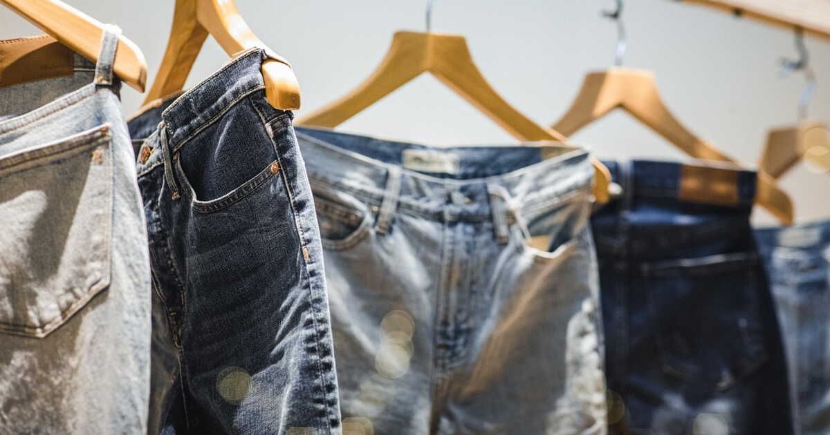Optimisez votre dressing : la méthode idéale pour ranger vos jeans