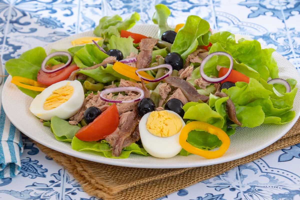 La salade niçoise authentique : inhibons les impostures culinaires