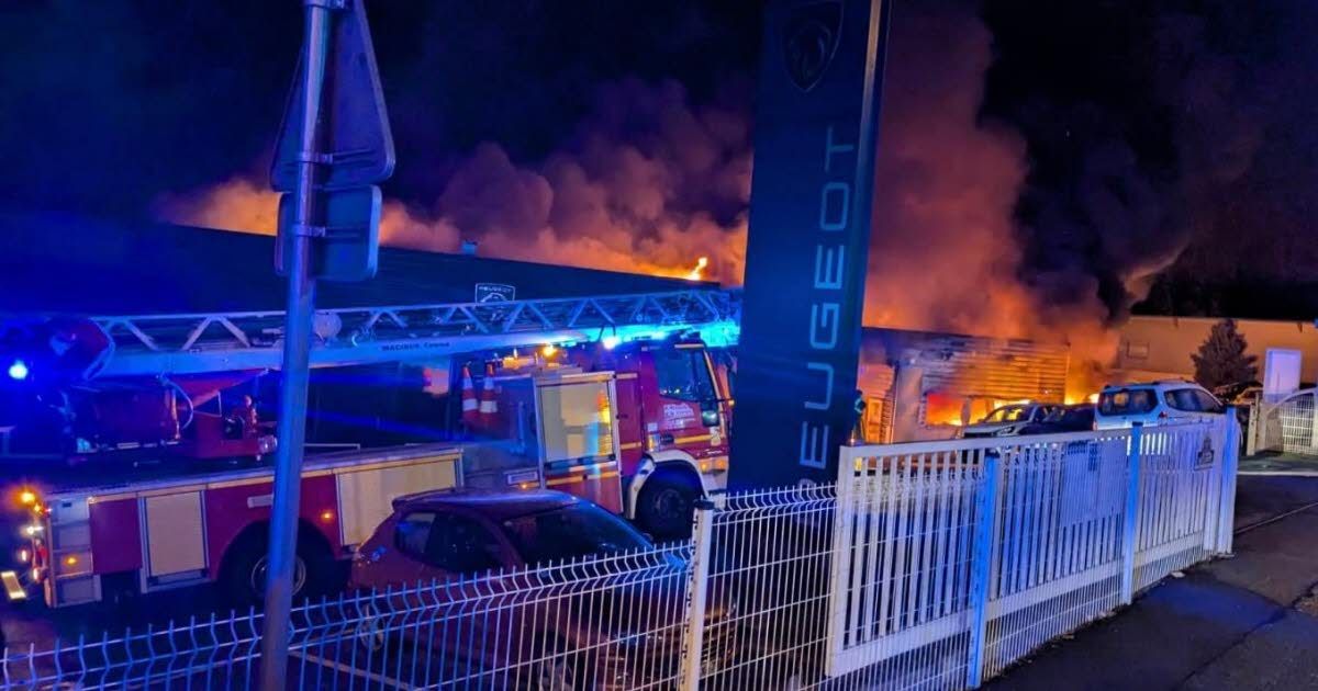 Un impressionnant incendie ravage un garage automobile en Haute-Savoie