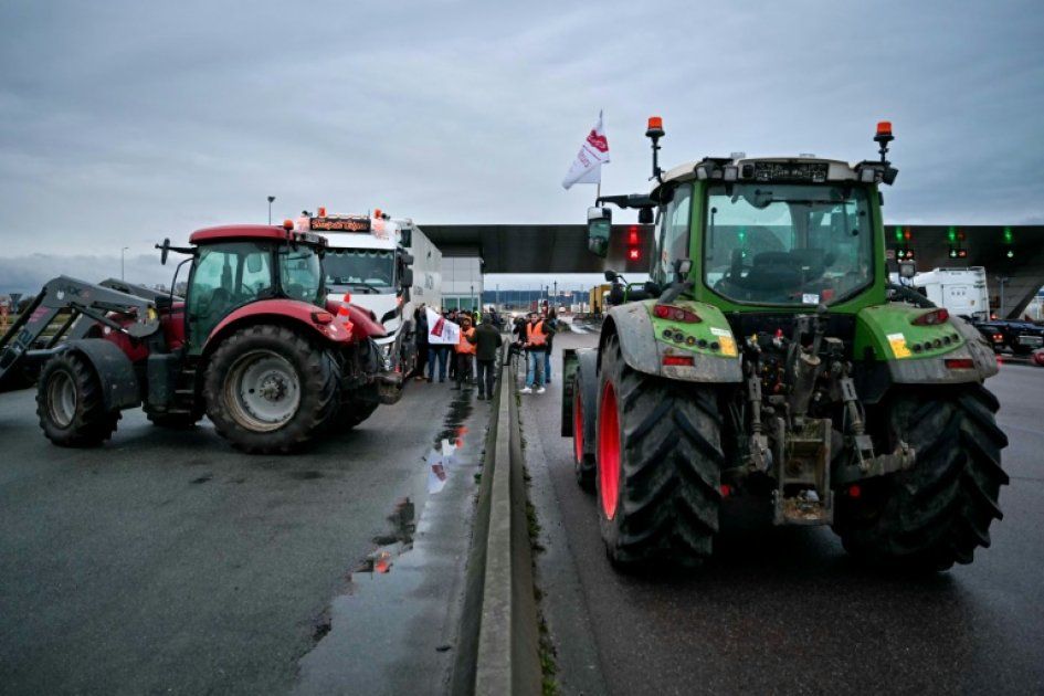Des tracteurs envahissent Paris : les agriculteurs en colère exigent des réponses