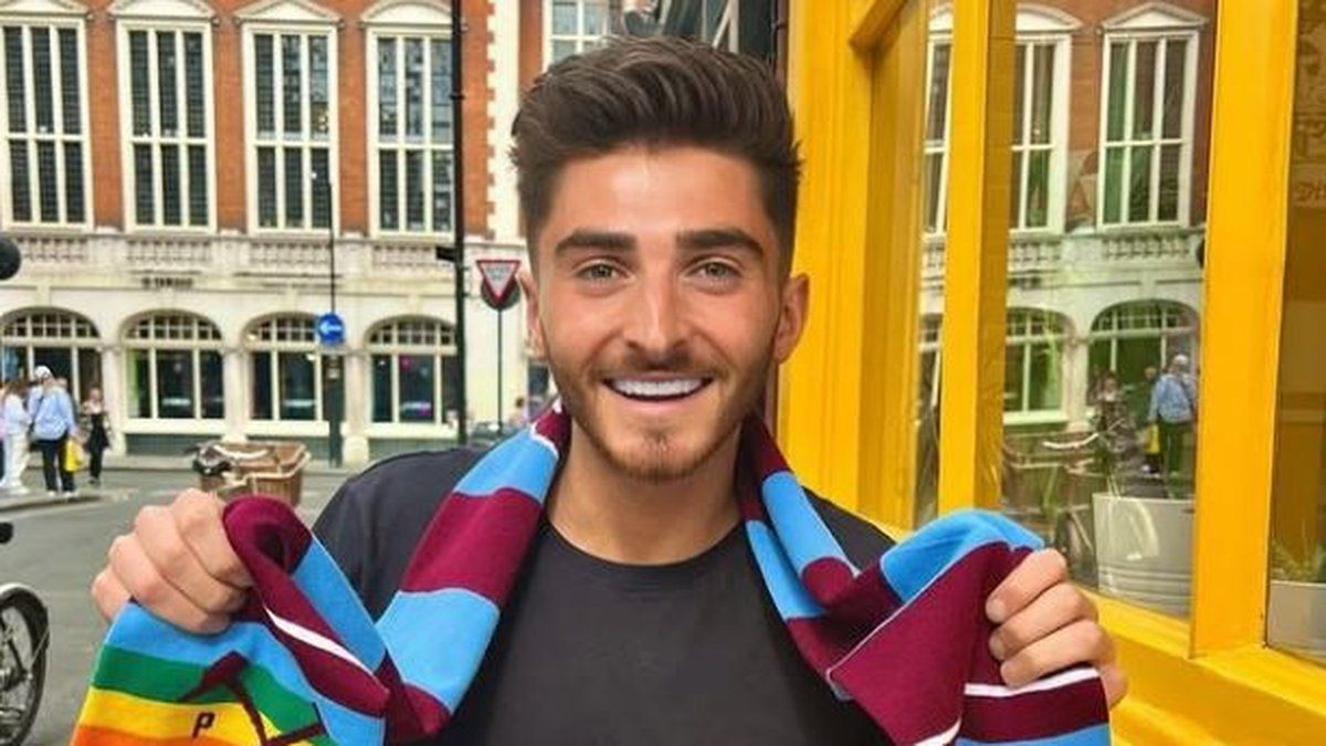 Joshua Cavallo dénonce l'homophobie dans le football : son départ d'Adelaide United sous le feu des critiques