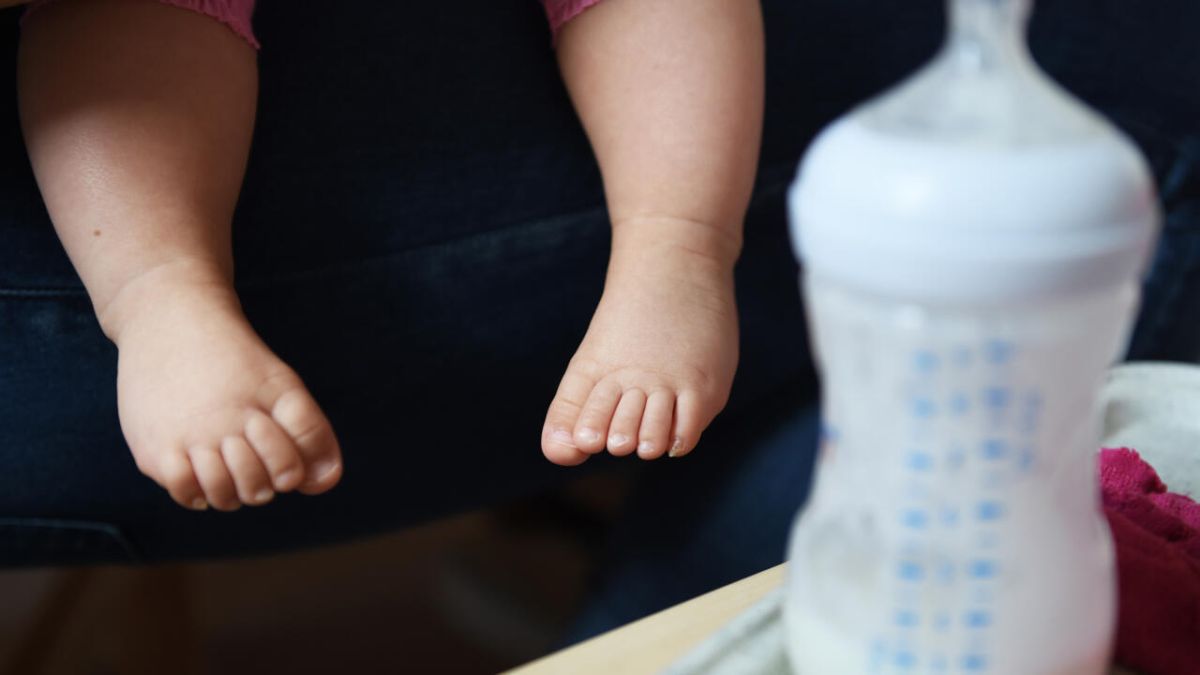 Des familles portent plainte contre les laits infantiles contaminés