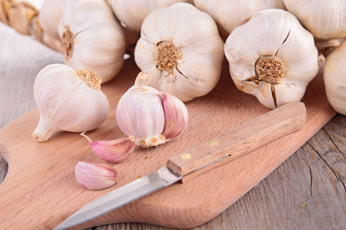 La méthode révolutionnaire pour éplucher l'ail sans odeur