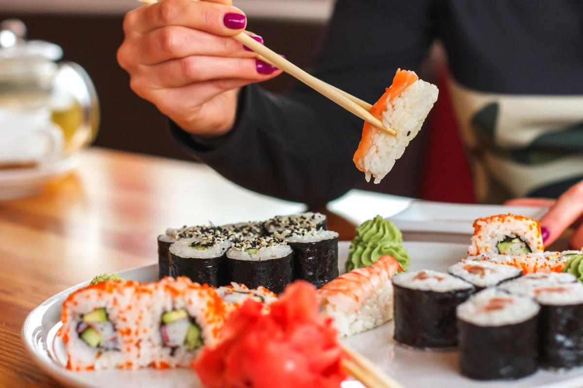 La faute que nous commettons tous en savourant des sushis