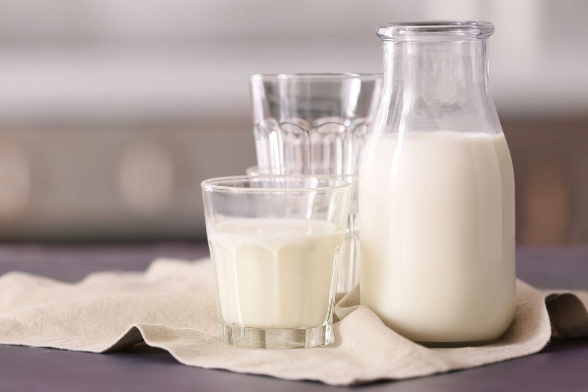 la mauvaise habitude qui nuit à votre lait : une erreur fréquente dans nos frigos