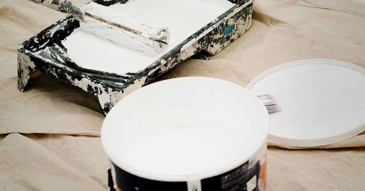 Que faire si ma peinture reste collante après séchage ?