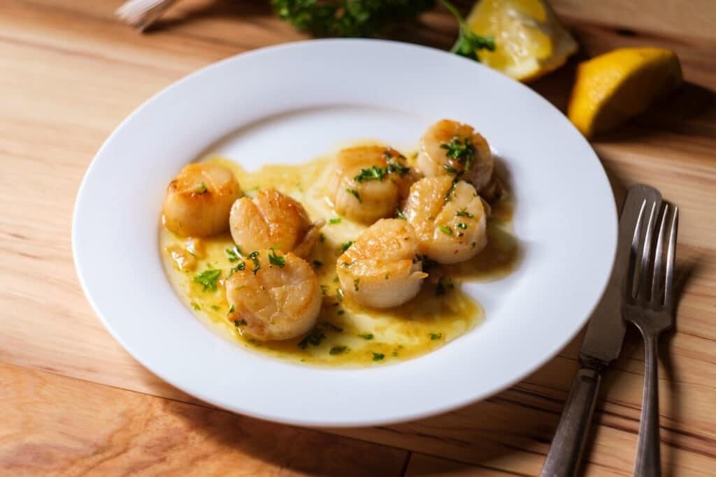 Décongélation des Saint-Jacques : la méthode des chefs révélée