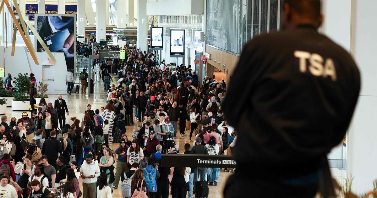 Les files d'attente interminables dans les aéroports américains
