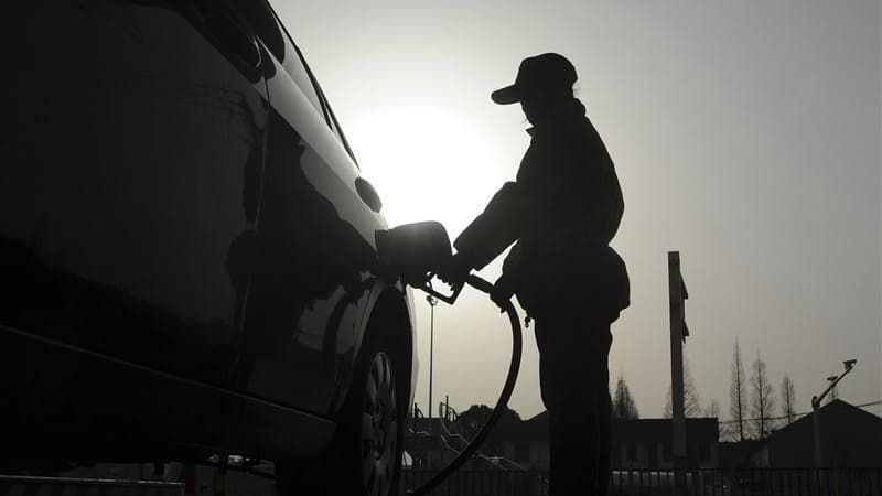 Le gouvernement assouplit les règles sur l'éthanol pour faire face à la flambée des prix de l'essence