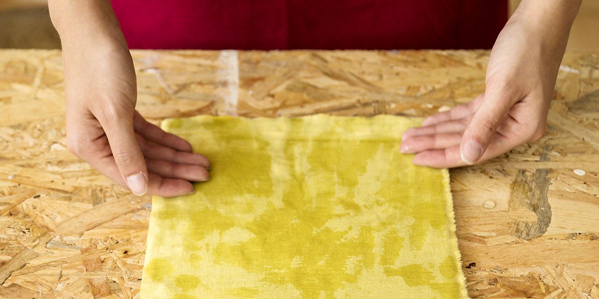 Comment fixer du tissu sur du bois ? Guide étape par étape