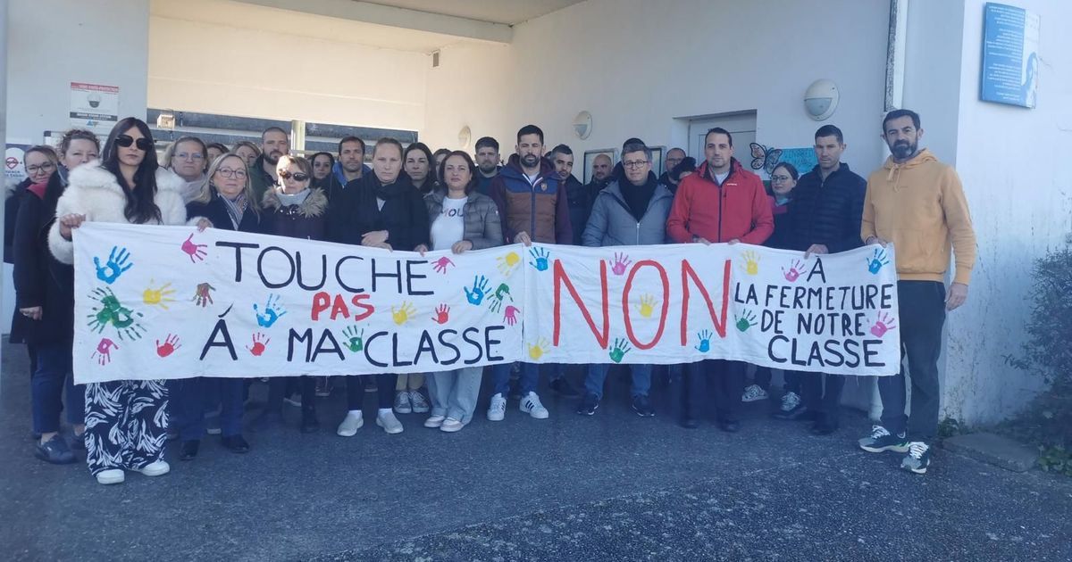 Parents d'élèves béarnais dressent le drapeau rouge face à la suppression de classes