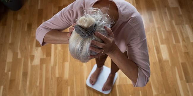 Comprendre les kilos en trop : causes et solutions