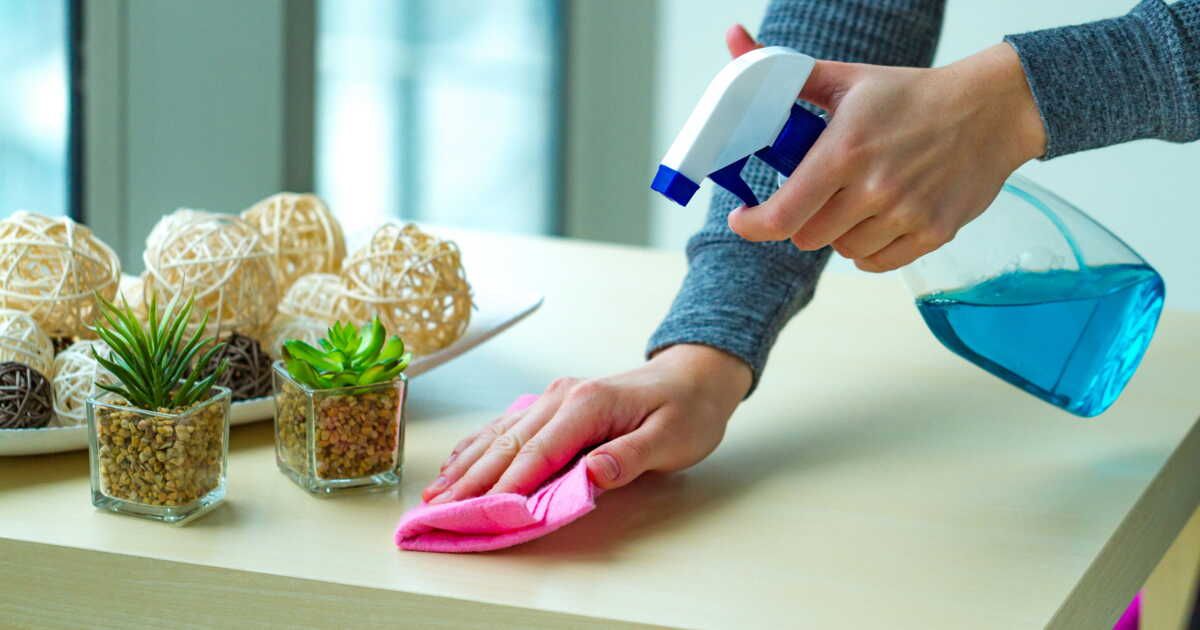 Un spray antistatique fait maison pour un intérieur impeccable