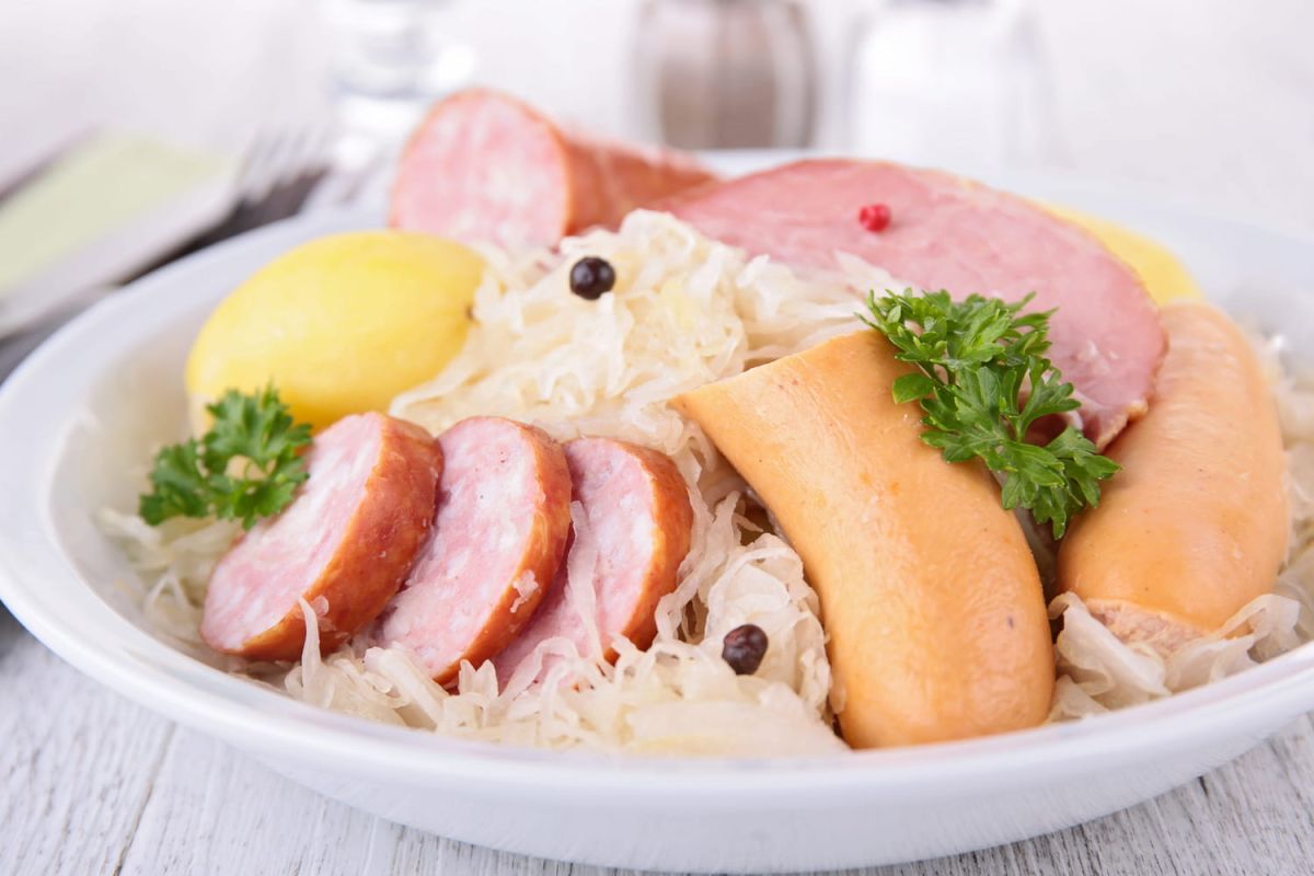 Choucroute : le secret d'un charcutier alsacien pour une saveur parfaite