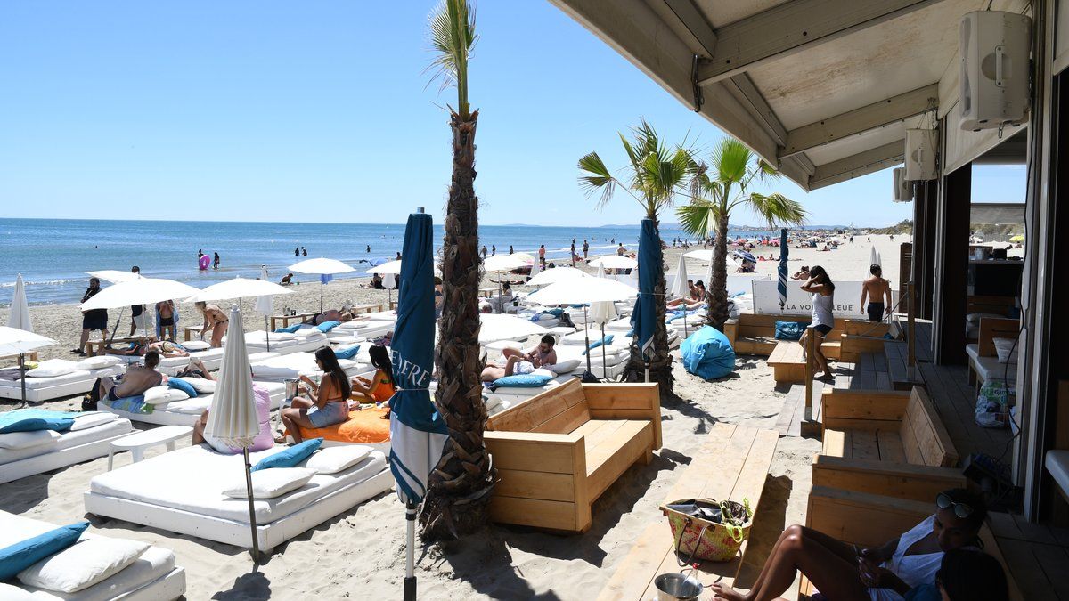 Retour des paillotes sur la plage du Grand Travers : enjeux et contestations à La Grande-Motte