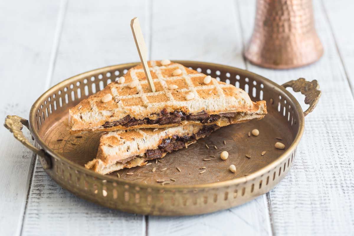 Croque oriental à l'agneau et aux épices