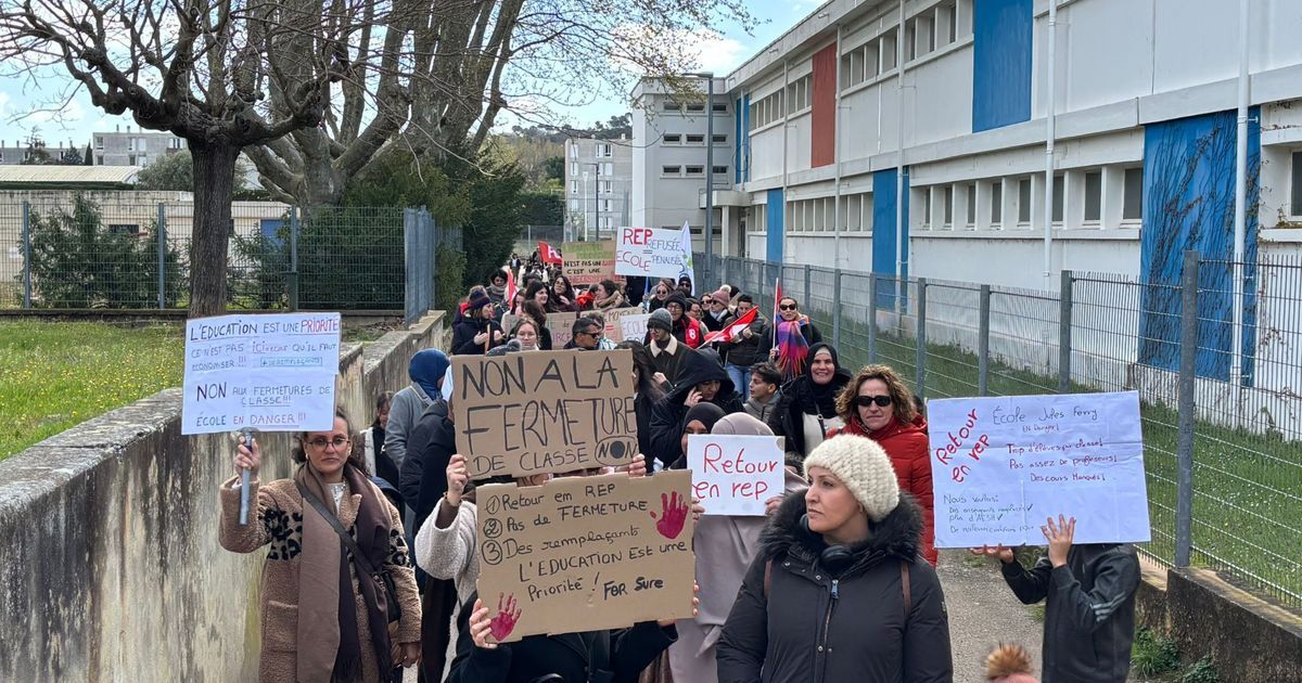 Les enseignants et parents d'élèves en action à Bagnols-sur-Cèze