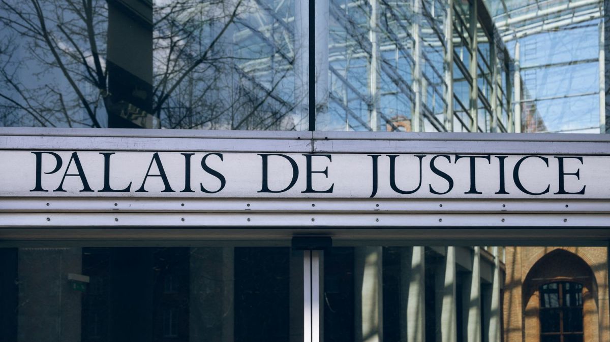 Un entraîneur de football condamné pour avoir filmé des adolescents sous la douche