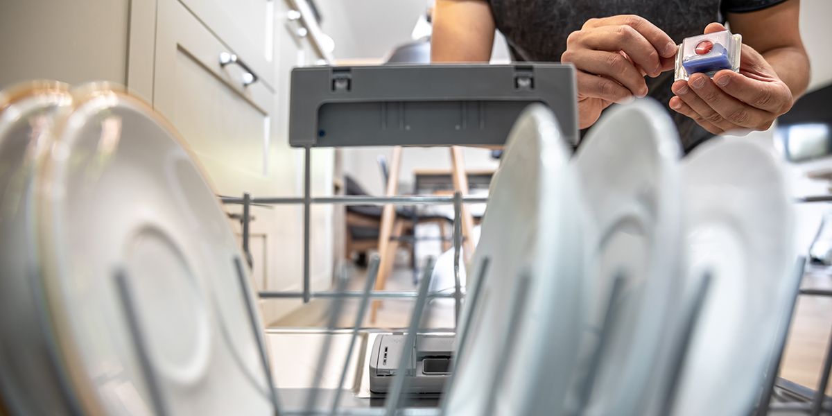 Nettoyer et détartrer votre lave-vaisselle : 7 astuces incontournables