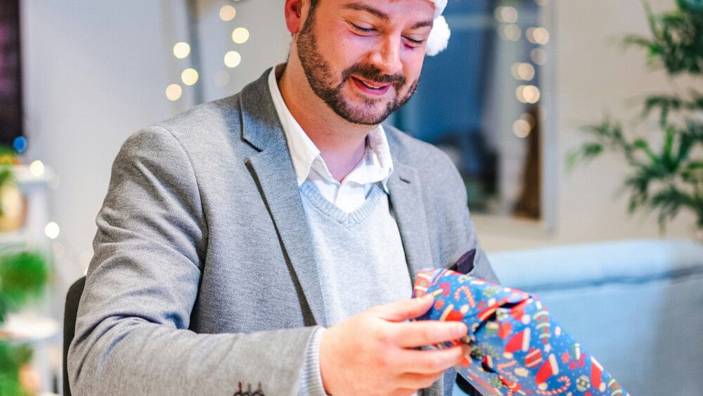 Cadeaux CSE : originalité ou praticité, quel choix pour séduire vos collaborateurs ?