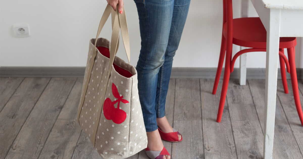 Le charme d'un cabas orné de cerises