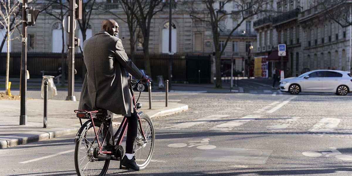 Les cyclistes face au code de la route : obligations et avantages
