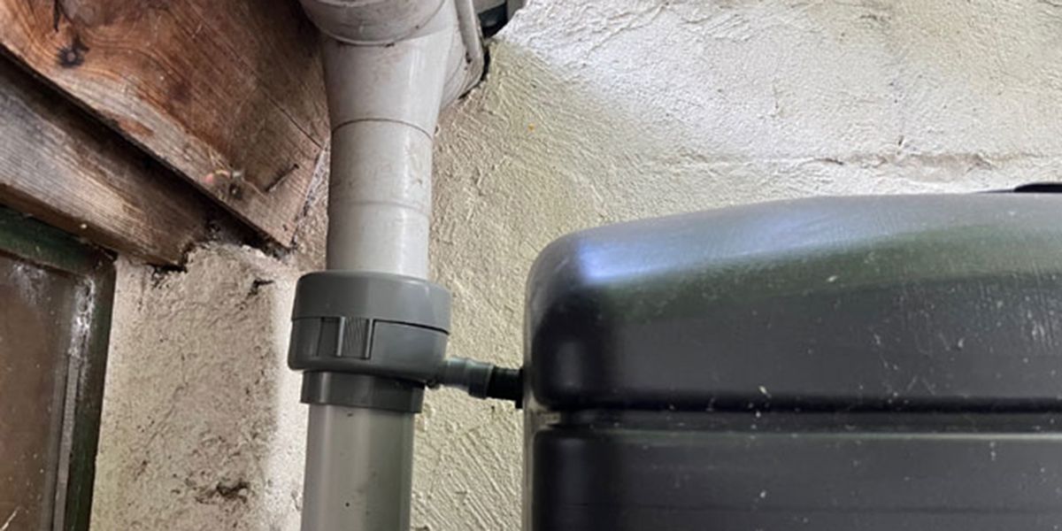 Comment installer un récupérateur d'eau de pluie pour arroser son jardin ?