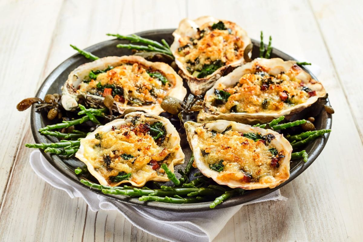 Pour Noël, savourez les huîtres gratinées aux herbes façon Rockefeller de Cyril Lignac